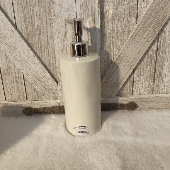 Rae Dunn Merry Soap Dispenser - Picture 3 of 4